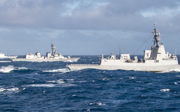 USS Rafael Peralta (DDG 115) sails in formation with Royal Australian Navy, Republic of Korea Navy and Japan Maritime Self Defense Force
