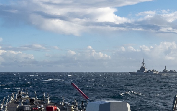 USS Rafael Peralta (DDG 115) sails in formation with Royal Australian Navy, Republic of Korea Navy and Japan Maritime Self Defense Force
