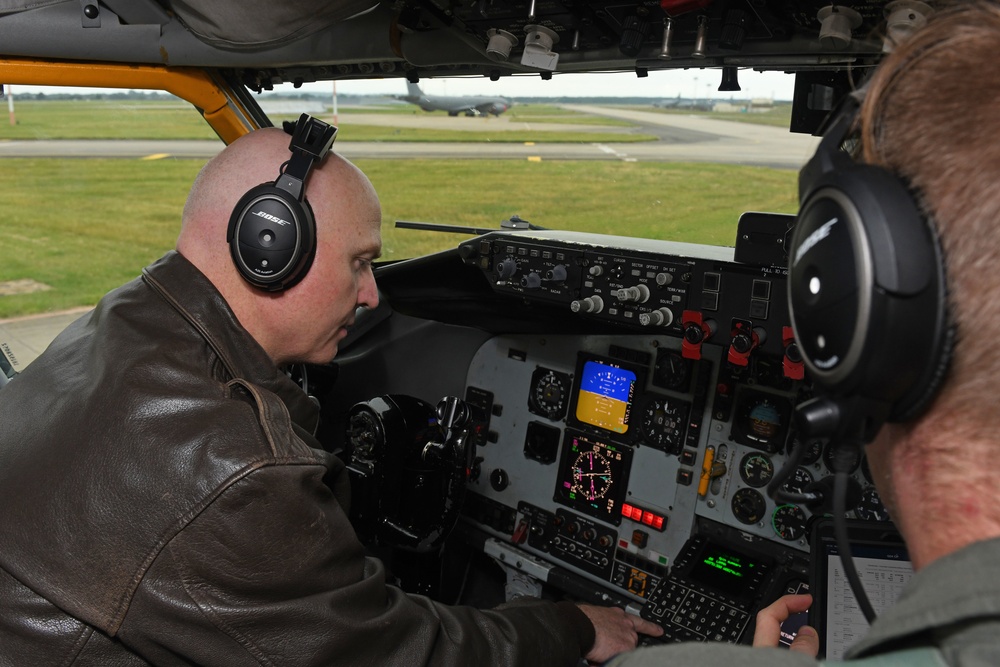 100 ARW vice commander first flight