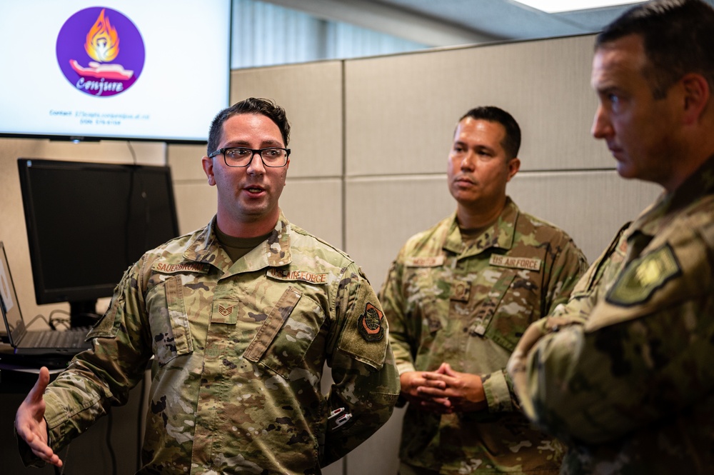 375th Air Mobility Wing commander meets the 375th Communications Group