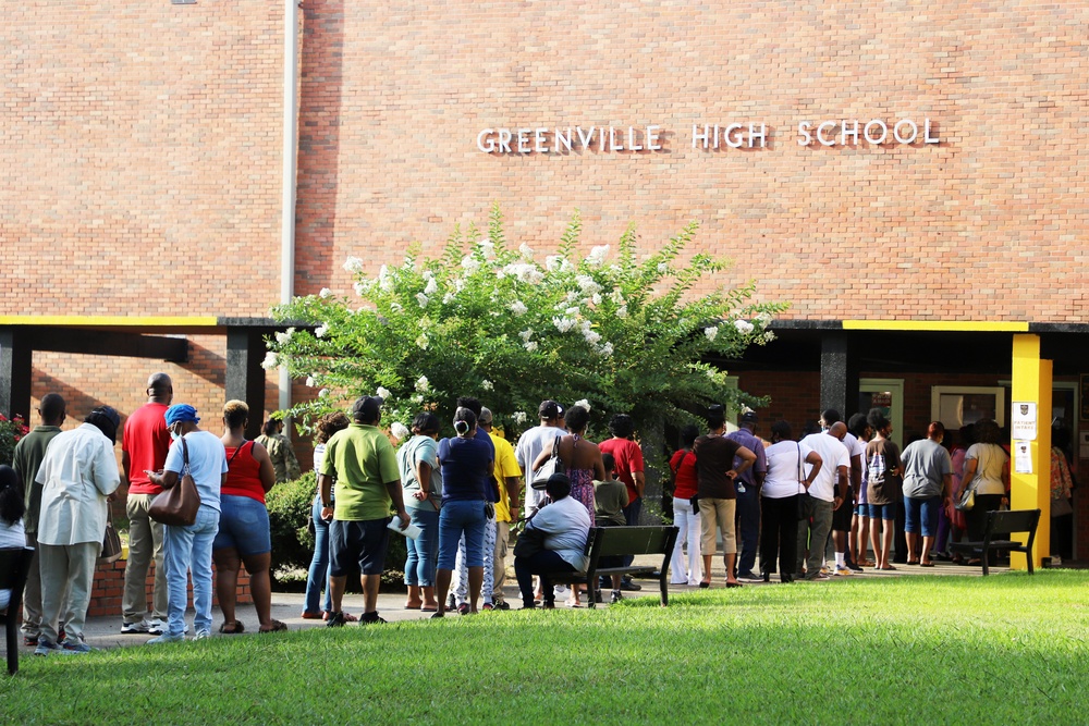 Line forms outside of Greenville High School for Delta Wellness 2021