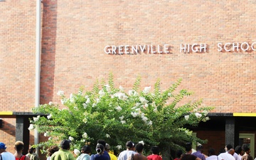 Line forms outside of Greenville High School for Delta Wellness 2021
