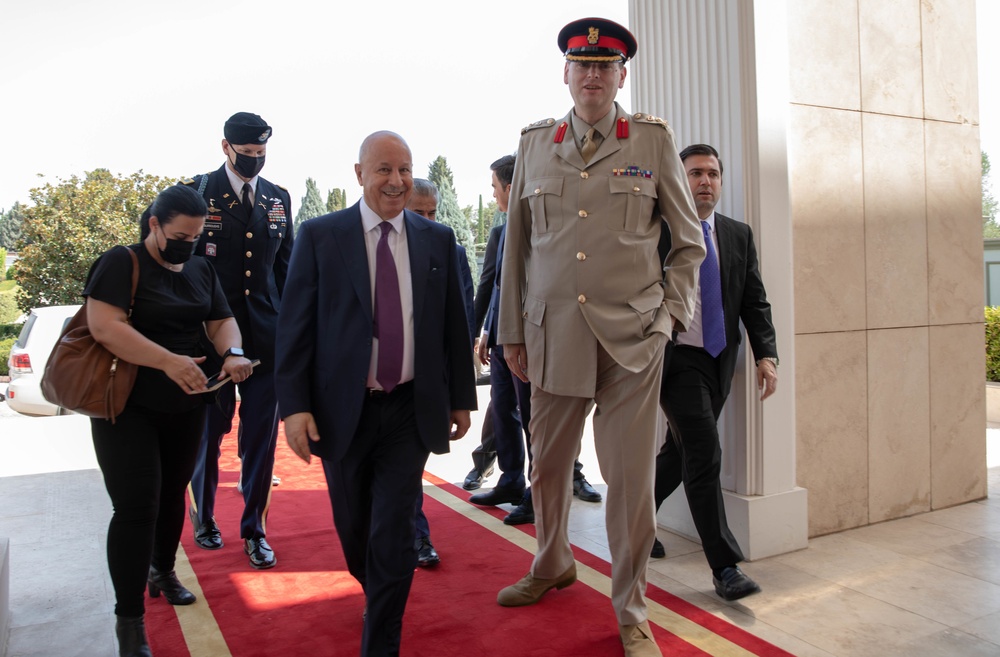 Brigadier General Richard Bell meets with President Barzani to discuss continuous efforts to defeat Isis.