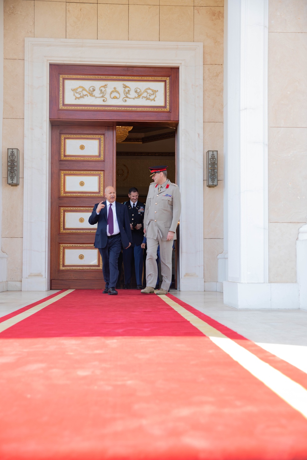 Brigadier General Richard Bell meets with President Barzani to discuss continuous efforts to defeat Isis.