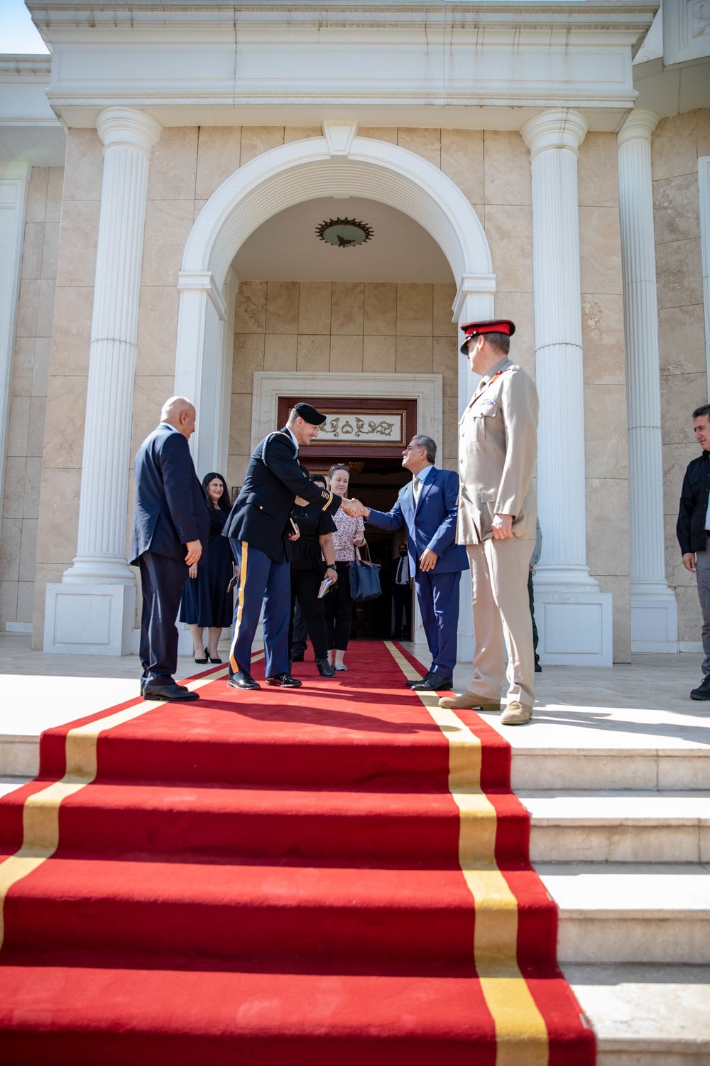 Brigadier General Richard Bell meets with President Barzani to discuss continuous efforts to defeat Isis.