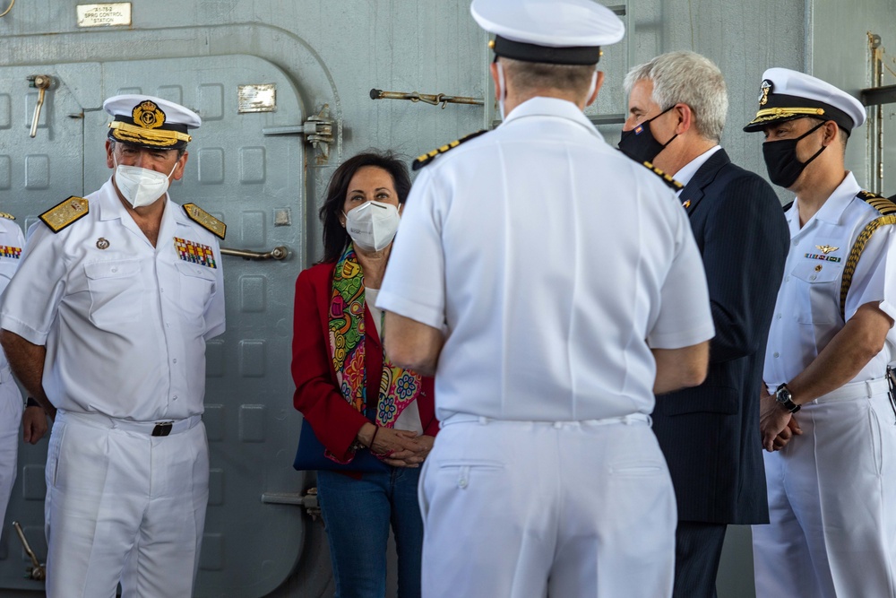 Spanish Minister of Defense Visits Rota