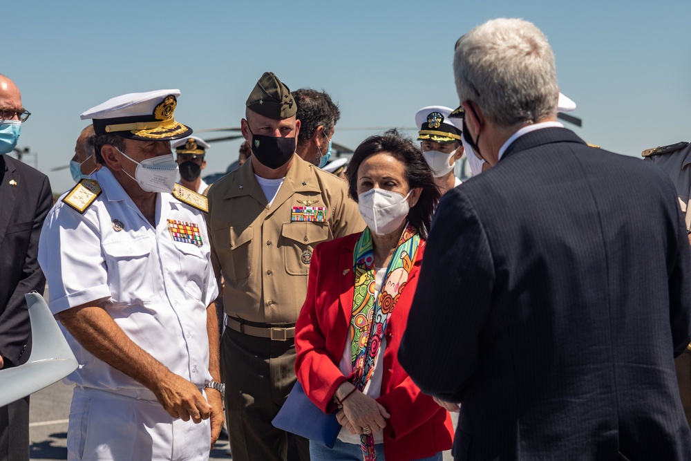 Spanish Minister of Defense Visits Rota