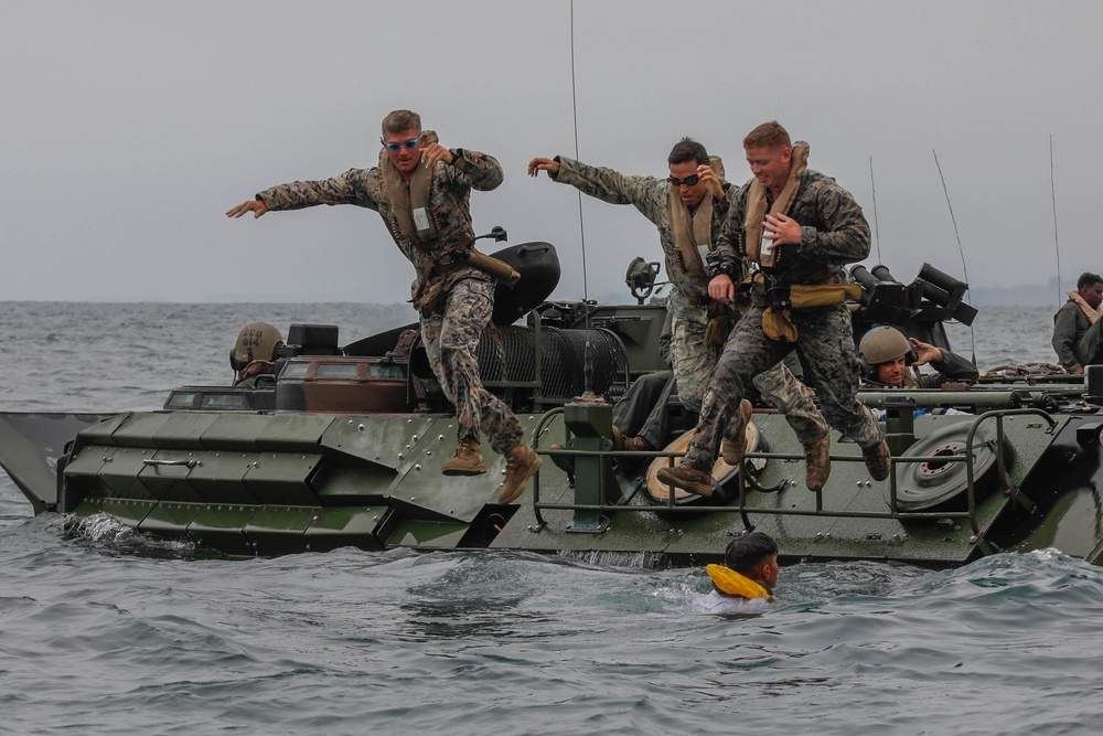 Hitting the Surf | 1st Bn., 5th Marines Conduct AAV Training