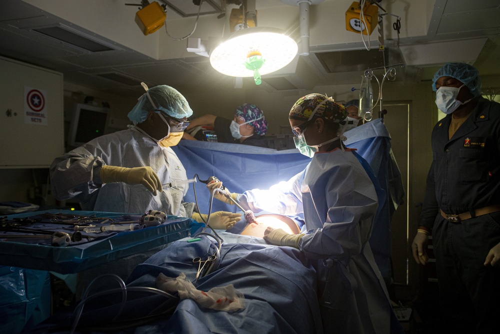Surgical team conducts a laparoscopic appendectomy