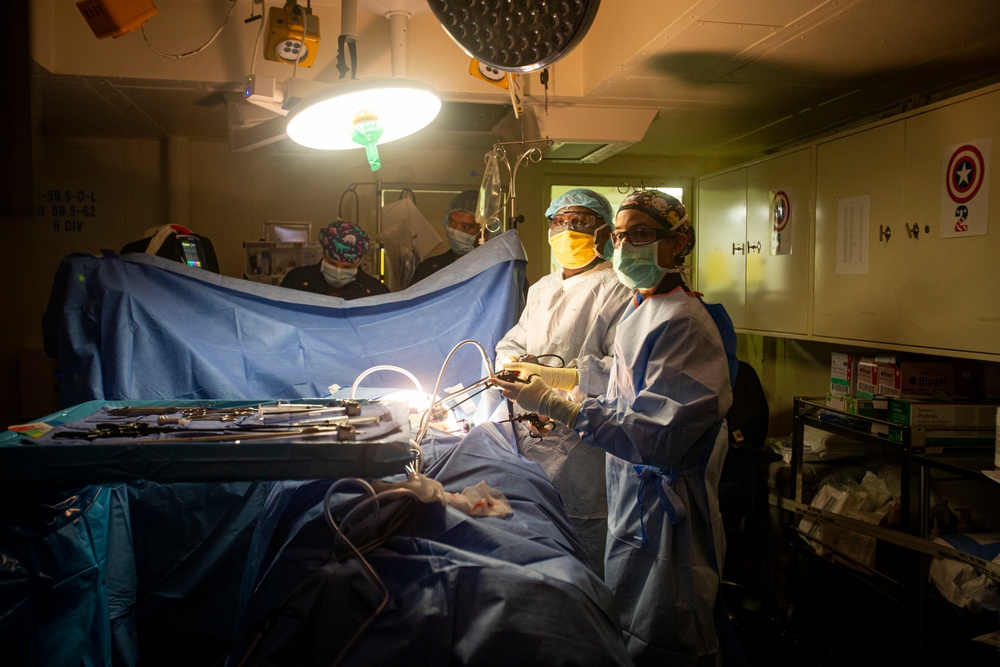 Surgical team conducts a laparoscopic appendectomy