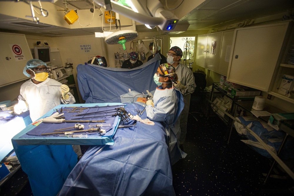 Surgical team conducts a laparoscopic appendectomy