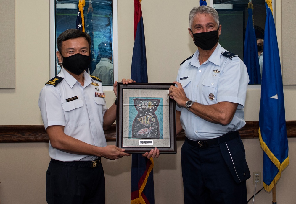 Republic of Singapore Air Force Chief visits Andersen AFB