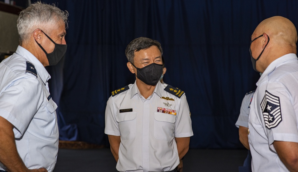 Republic of Singapore Air Force Chief visits Andersen AFB