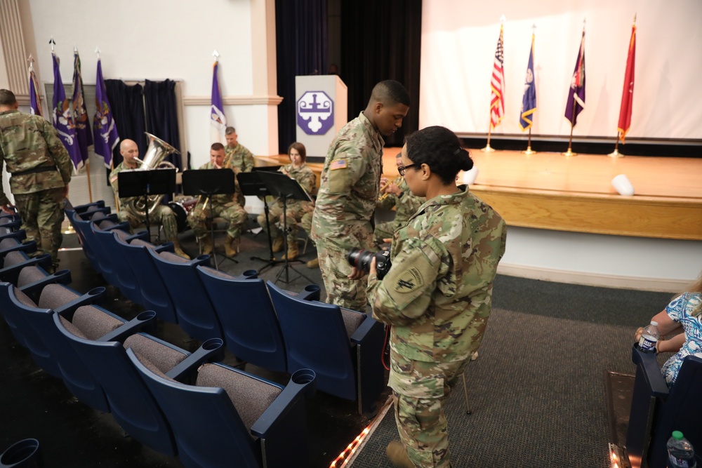 USACAPOC(A) Commanding General attends 352 CACOM Relinquishment of Command Ceremony