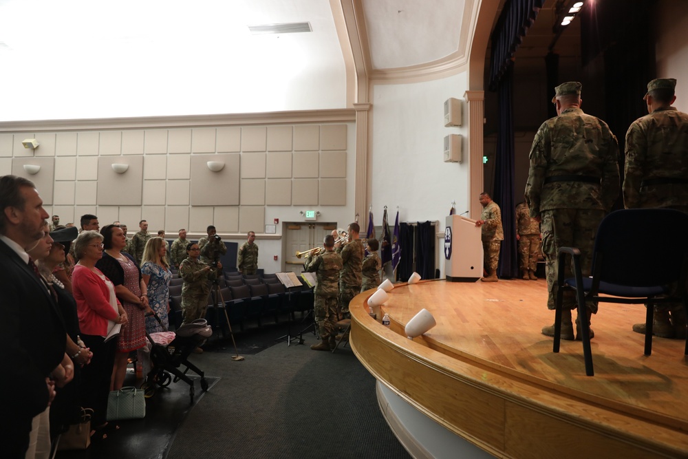 USACAPOC(A) Commanding General attends 352 CACOM Relinquishment of Command Ceremony