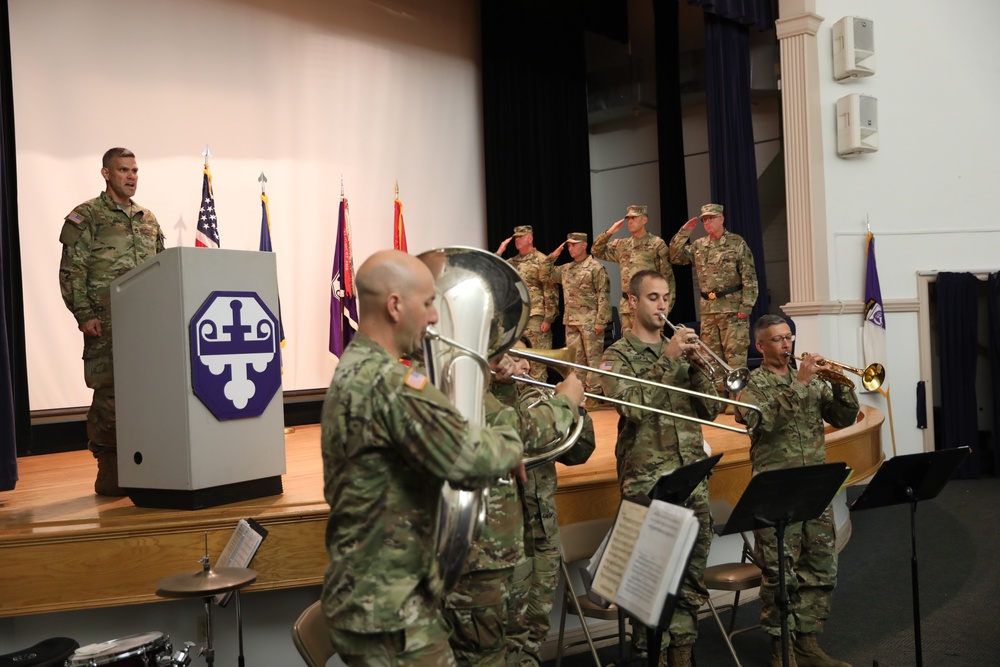 USACAPOC(A) Commanding General attends 352 CACOM Relinquishment of Command Ceremony