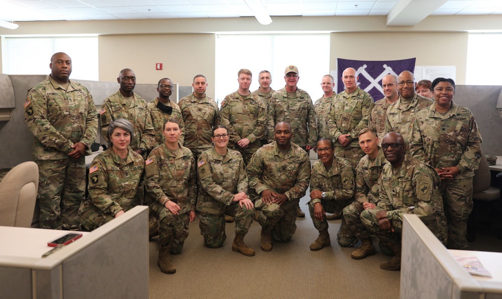 USACAPOC(A) Commanding General with the 352 CACOM FxSP Team