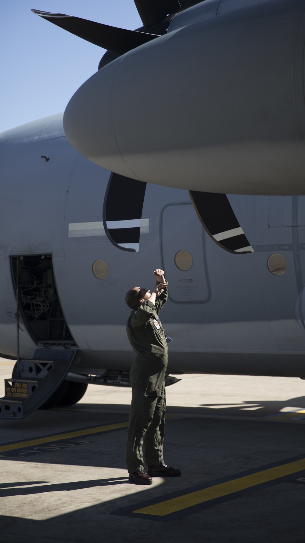 Talisman Sabre 21: U.S. Marines with VMGR-152 conduct aerial refueling in Australia