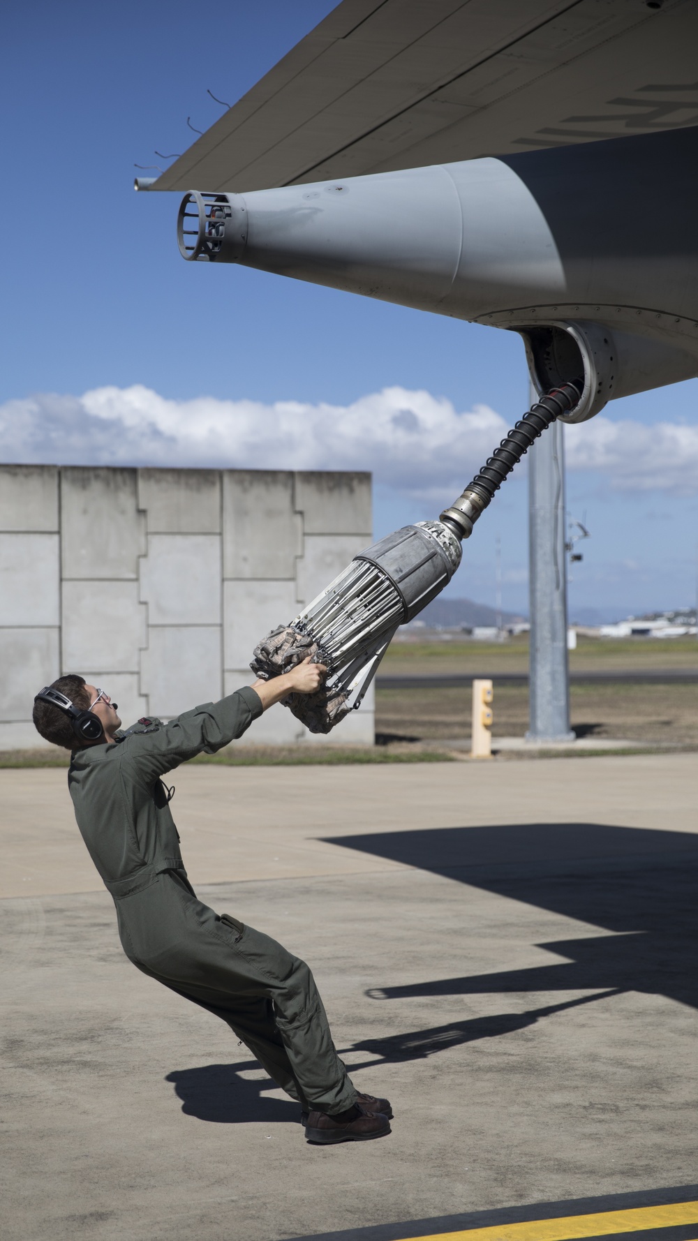 Talisman Sabre 21: U.S. Marines with VMGR-152 conduct aerial refueling in Australia