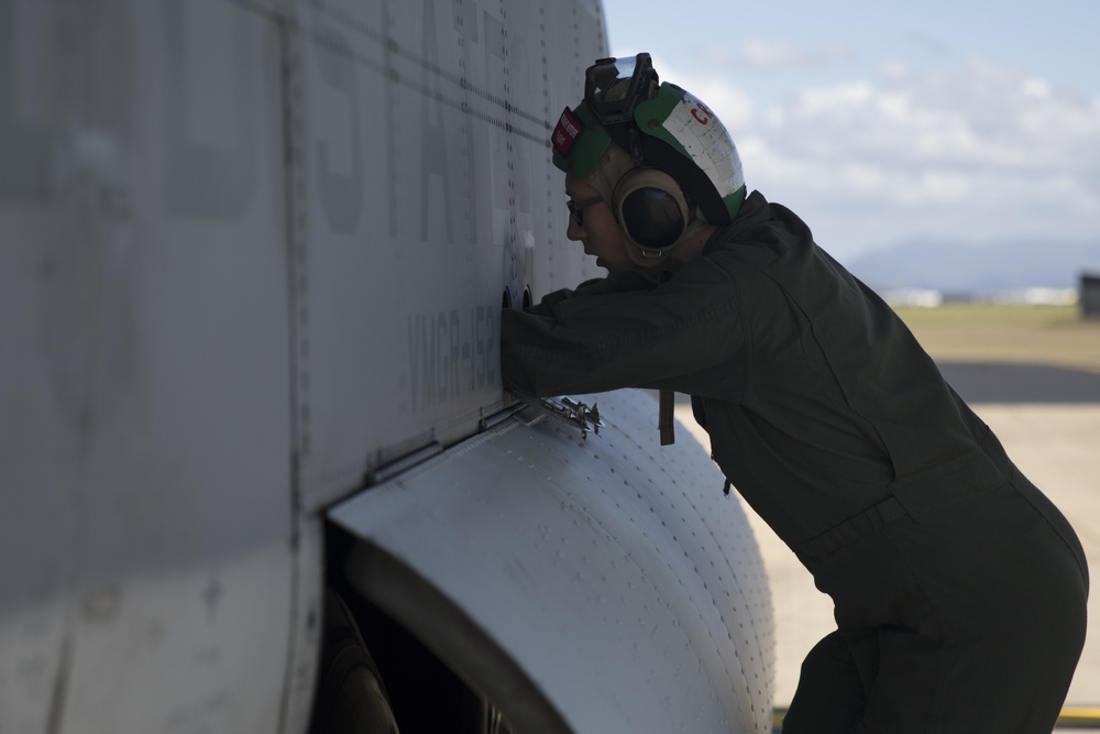 Talisman Sabre 21: U.S. Marines with VMGR-152 conduct aerial refueling in Australia
