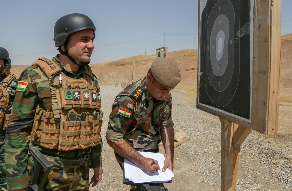 Peshmerga soldiers review target