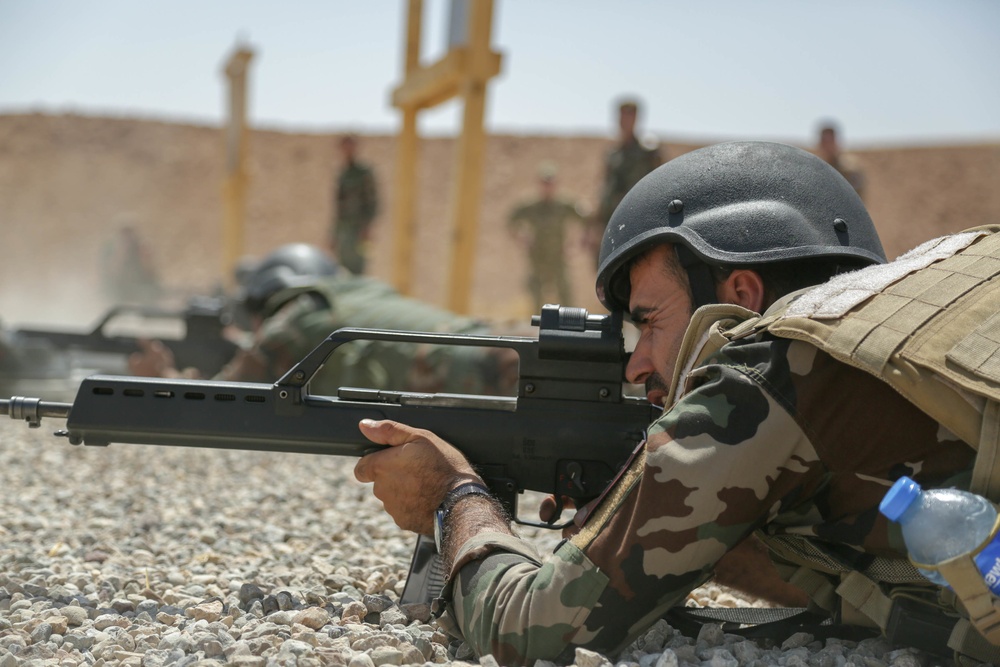 Peshmerga soldier conducts shooting training with an G-36