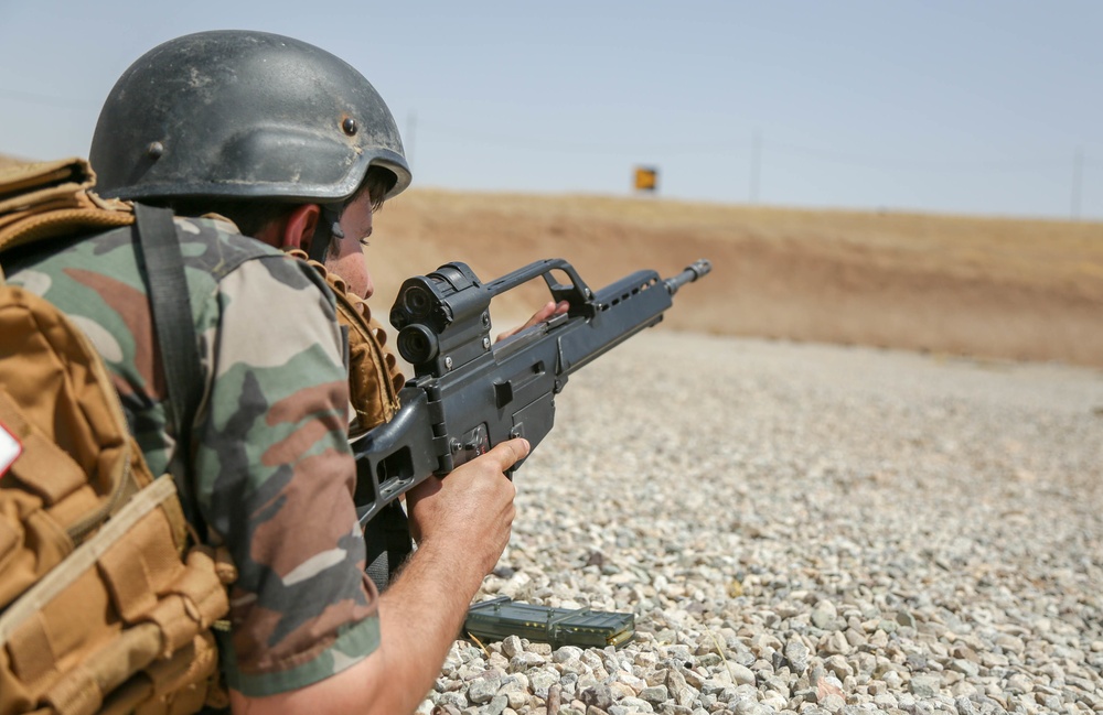 Peshmerga soldier conducts shooting training with an G-36