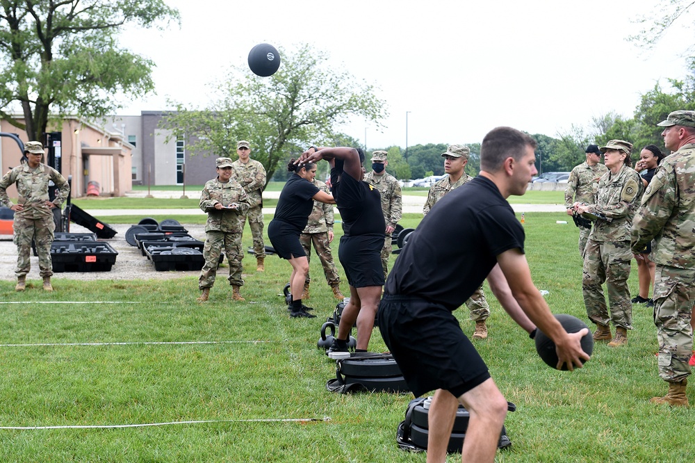 Army Reserve Soldiers conduct a diagnostic ACFT ahead of roll out