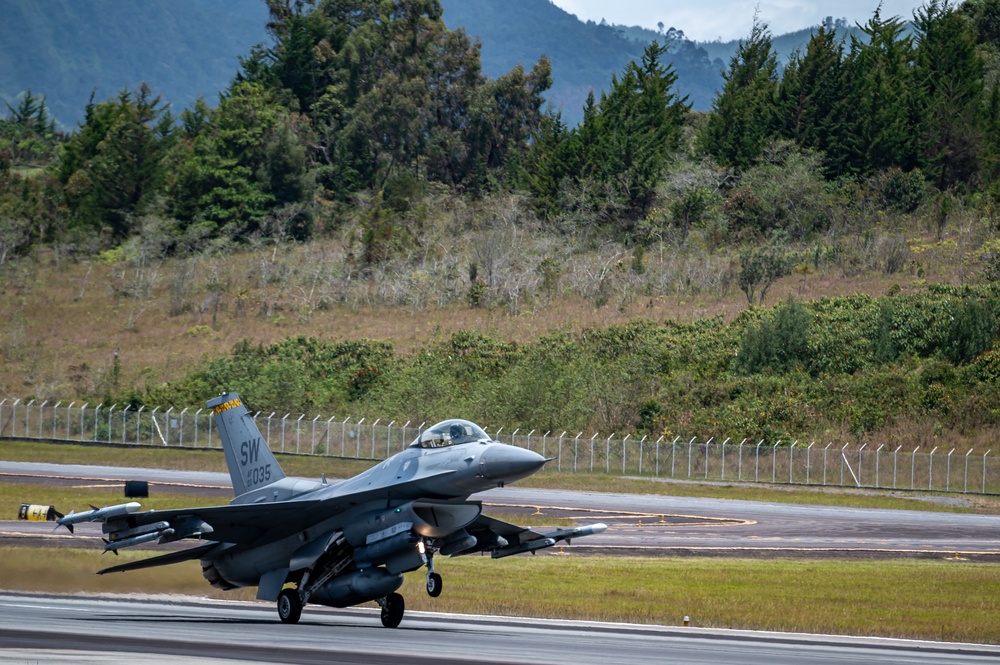 Exercise Relampago VI soars over Colombia