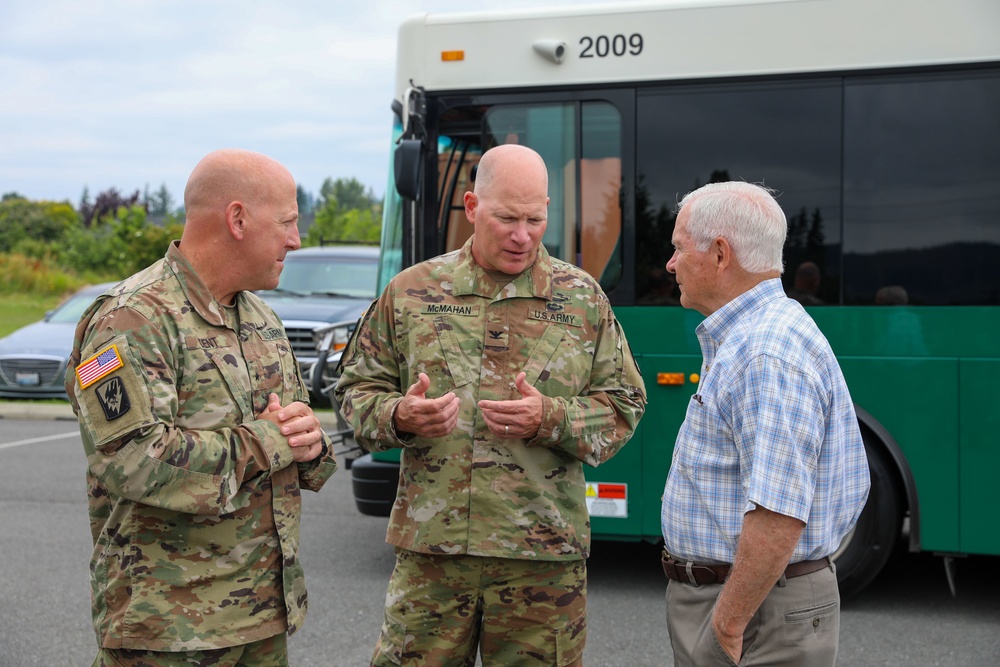 Guard leaders meet with former Defense Secretary Robert Gates
