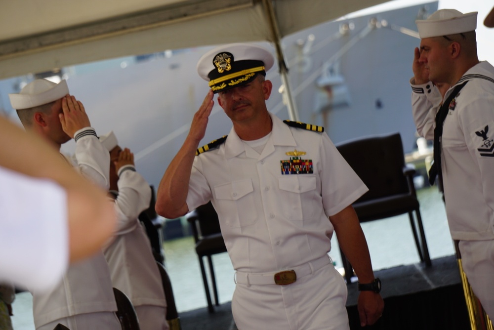 USS RAMAGE HOLDS CHANGE OF COMMAND CEREMONY