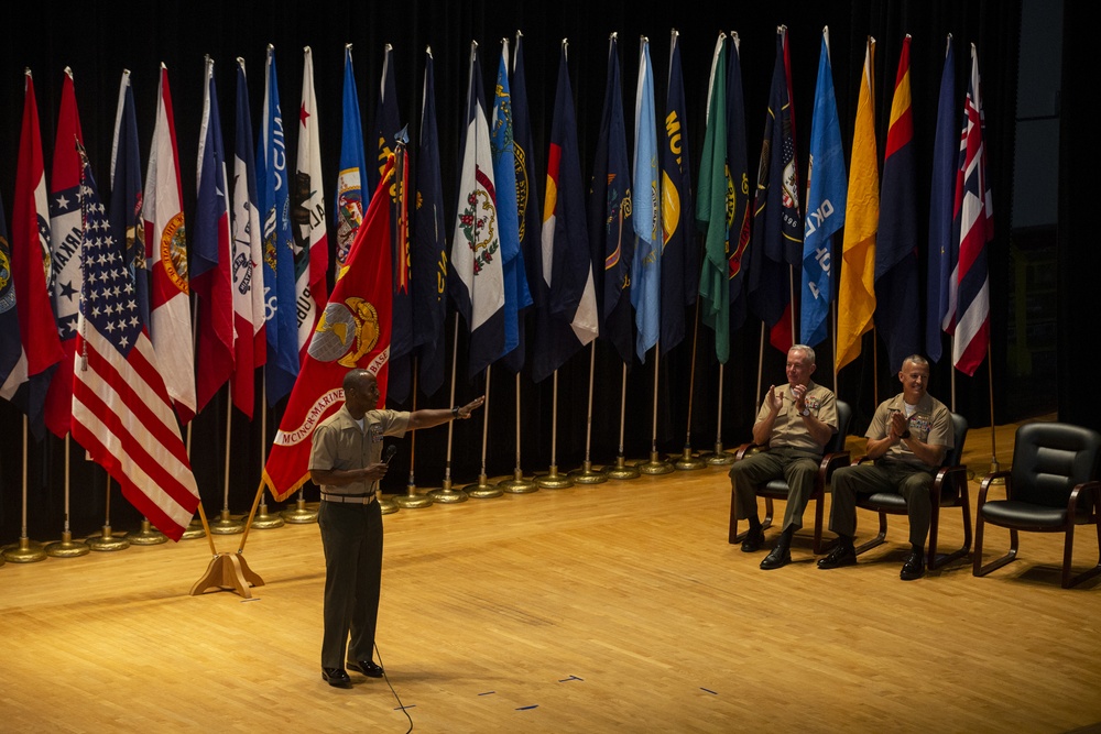 DVIDS - Images - The Washington Commanders visit Marine Barracks