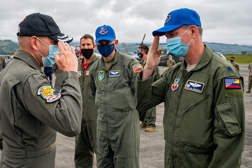 Exercise Relampago VI team members recognized for accomplishments