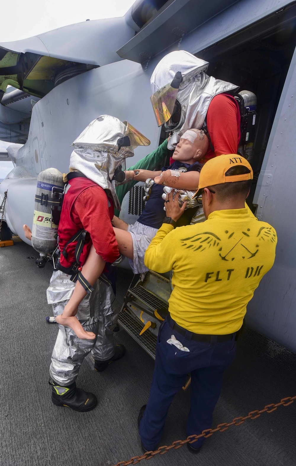 USS John P. Murtha (LPD 26) Flight Deck Fire Training