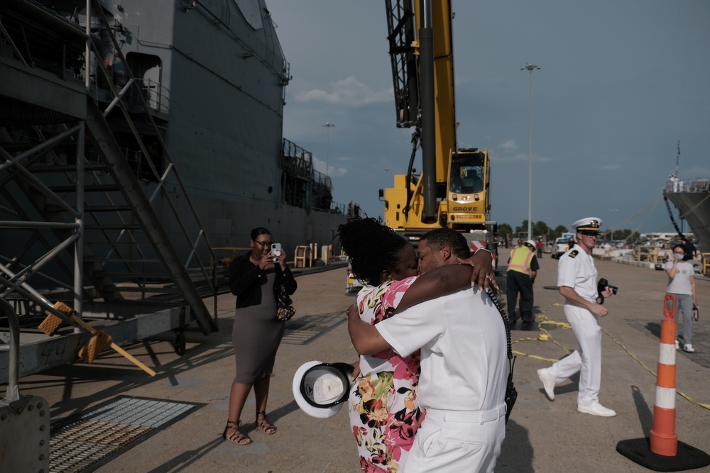 USS Laboon Returns to Naval Station Norfolk