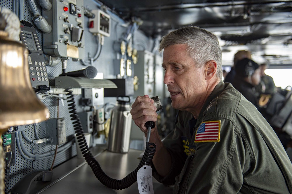 Vice Admiral Koehler Visits USS Carl Vinson (CVN 70)