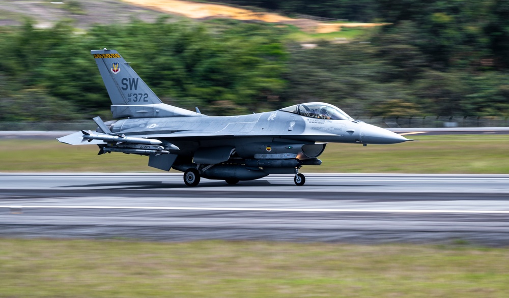 F-16s Take Off during Relampago VI