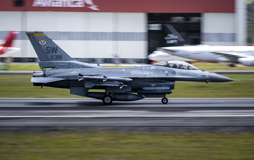 F-16s Take Off during Relampago VI