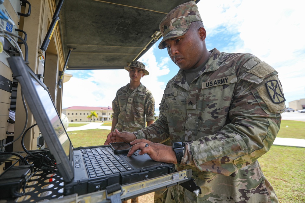 Signal Soldiers set up satellite communications for Forager 21