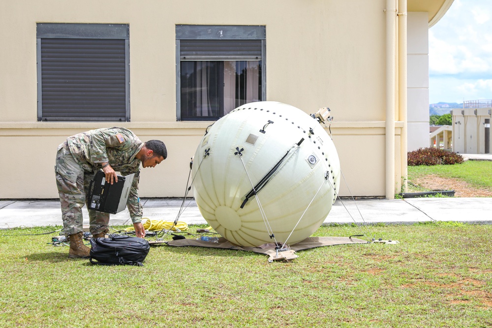 Signal Soldiers set up satellite communications for Forager 21