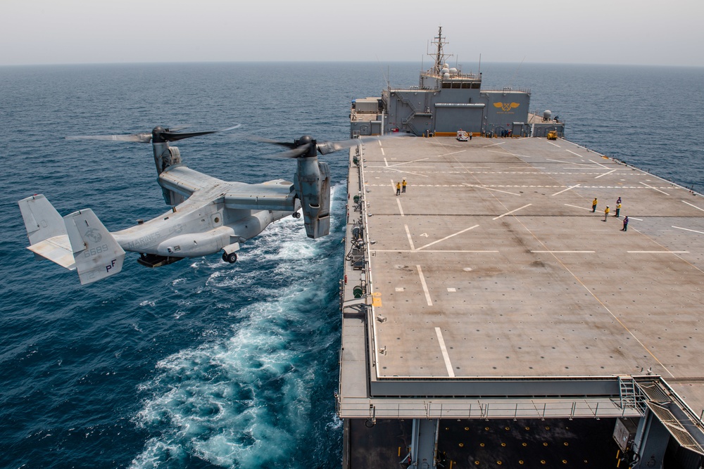 USS Lewis B. Puller Conducts Flight Operations With Task Force 51/5