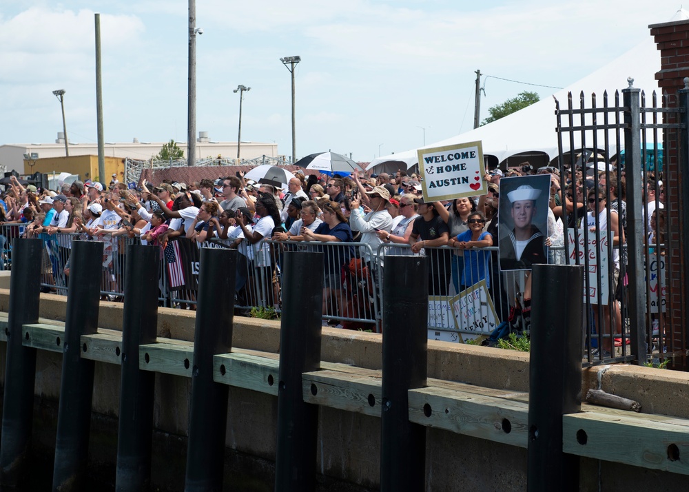 USS Dwight D. Eisenhower Returns to Homeport After 6-Month Deployment to 5th and 6th Fleet