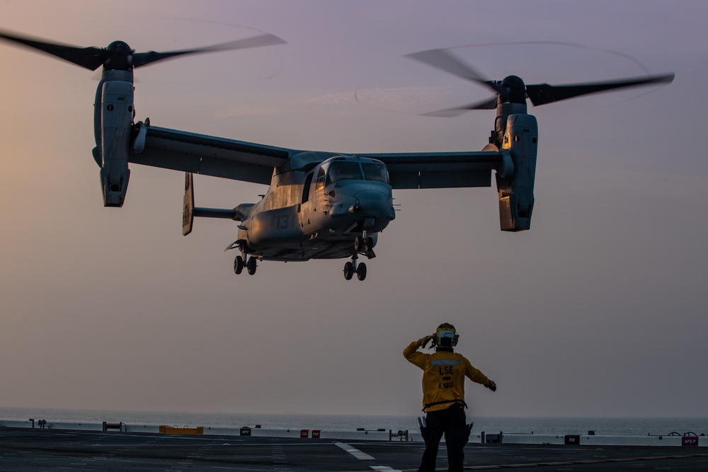 USS Lewis B. Puller Conducts Flight Ops With Task Force 51/5