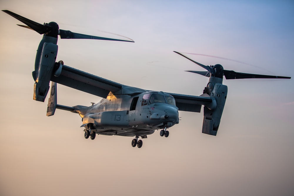 USS Lewis B. Puller Conducts Flight Ops With Task Force 51/5