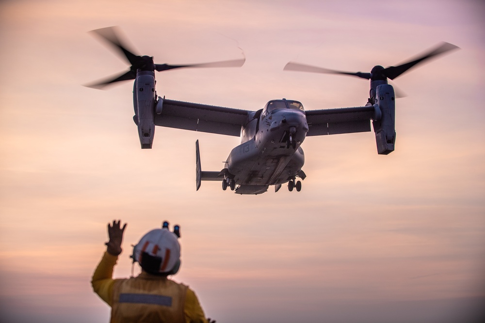 USS Lewis B. Puller Conducts Flight Ops With Task Force 51/5