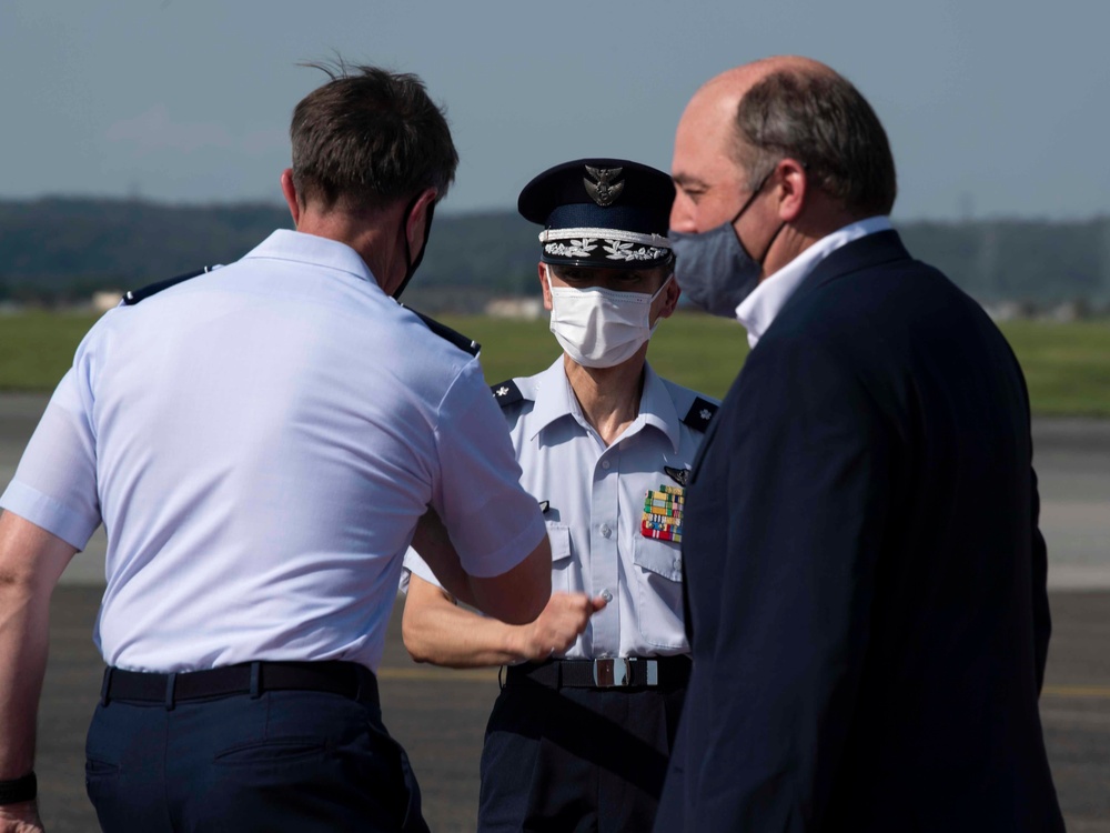 U.K. Secretary of State for Defence visits Yokota