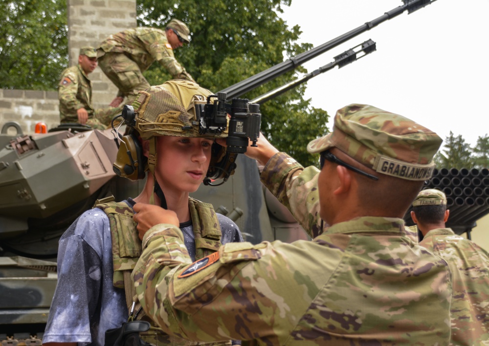 Polish high school students get hands-on training with Battle Group Poland