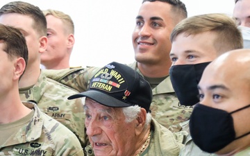 World War II Veteran Visits Alaskan Paratroopers