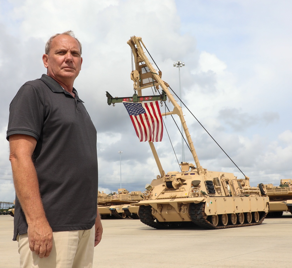 Retired U.S. Marine tank commander who toppled Saddam Hussein’s statue, reunited with M88A2 Hercules tank retriever - 18-years later