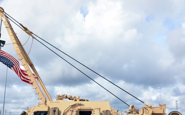 Retired U.S. Marine tank commander who toppled Saddam Hussein’s statue, reunited with M88A2 Hercules tank retriever - 18-years later